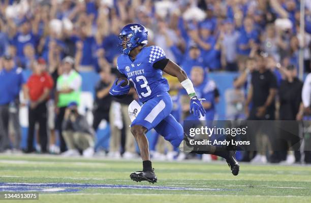 Weaver of the Kentucky Wildcats runs with the ball after intercepting a pass against the Florida Gators at Kroger Field on October 02, 2021 in...