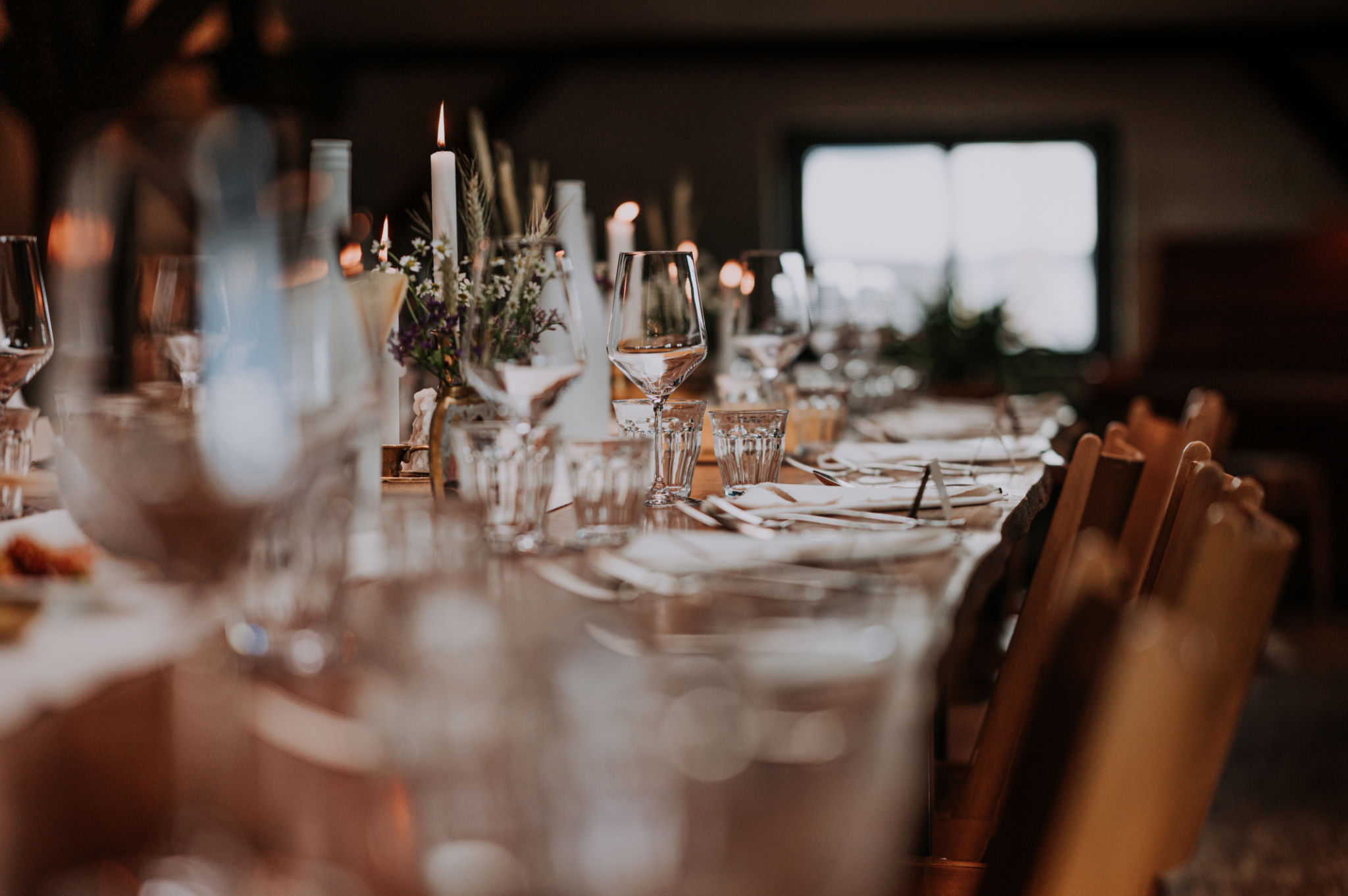 Moody Dinner table Moody Dinner table