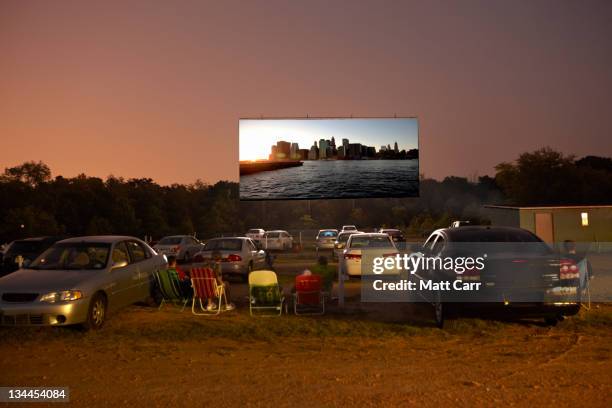 drive in movie theater - outdoor cinema stock pictures, royalty-free photos & images