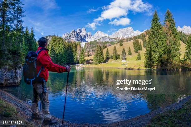 backpacker in alps at alpine lake almsee with mount bischofsmütze in background - upper austria stock pictures, royalty-free photos & images