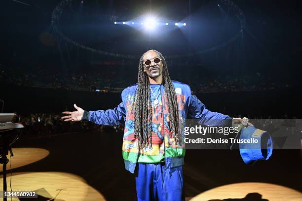 Rapper/songwriter Snoop Dogg performs at The Event hosted by the Shaquille O'Neal Foundation at MGM Grand Garden Arena on October 02, 2021 in Las...