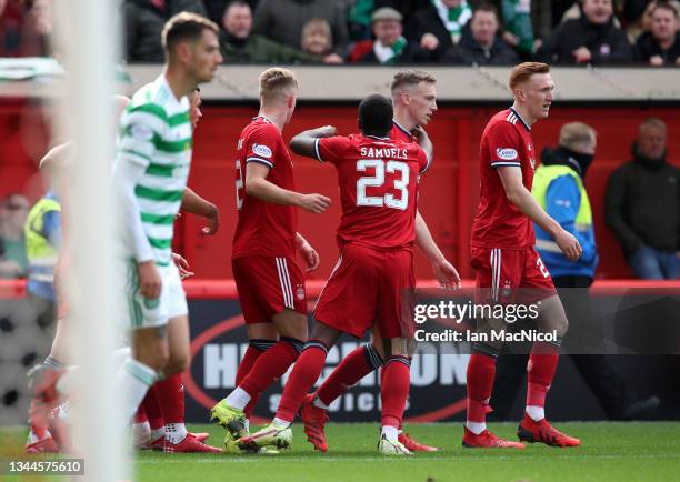 Lewis Ferguson of Aberdeen celebrates with team mates after scoring their side's first goal during the Ladbrokes Scottish Premiership match between...