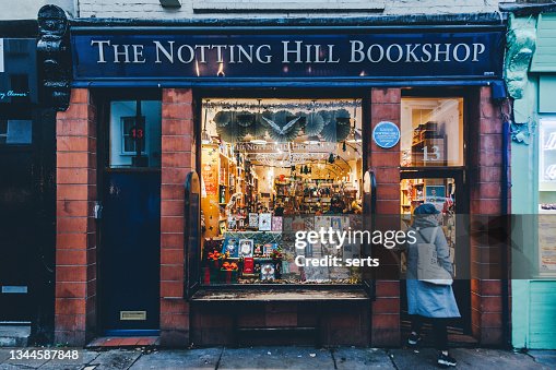 https://media.gettyimages.com/id/1344587848/photo/the-notting-hill-bookshop-in-london-united-kingdom.jpg?s=170667a&w=gi&k=20&c=WALDFKh0Txcz8tz7j5HPsZr-MeKKdgxDNCHqlL5ZC78=
