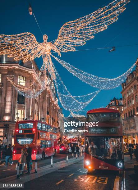 weihnachtsbeleuchtung in der regent street, london, großbritannien 2020 - oxford street london stock-fotos und bilder