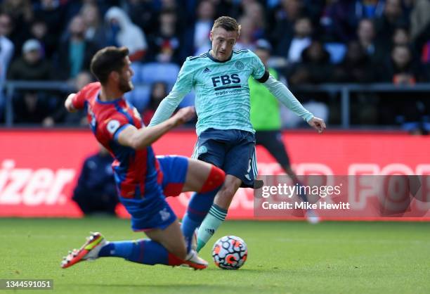 Jamie Vardy of Leicester City scores their side's second goal during the Premier League match between Crystal Palace and Leicester City at Selhurst...