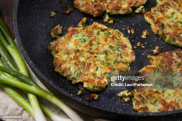 greek zucchini and feta fritters - mergpompoen stockfoto's en -beelden