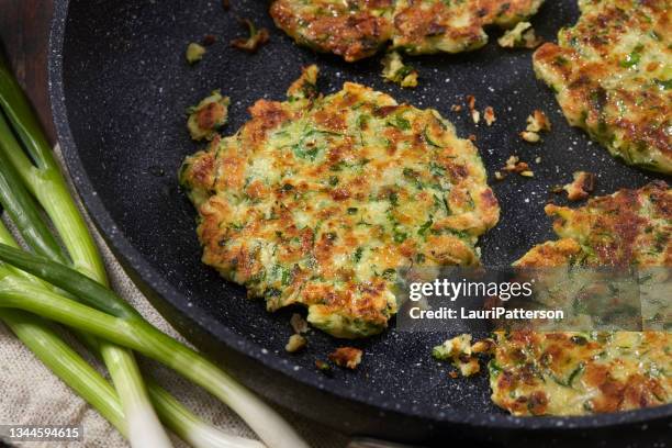 greek zucchini and feta fritters - marrow squash 個照片及圖片檔