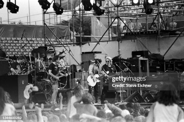Musician Bob Dylan performs with The Grateful Dead on July 1, 1987 in Foxborough, Massachusetts