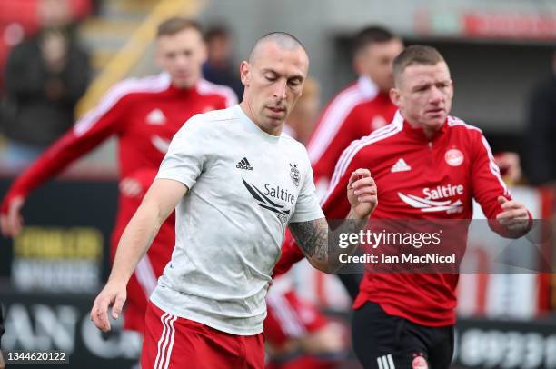 Scott Brown of Celtic is seen in the warm up during the Ladbrokes Scottish Premiership match between Aberdeen and Celtic at Pittodrie Stadium on...