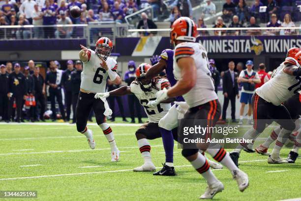 Baker Mayfield of the Cleveland Browns throws a two point conversion to Andy Janovich of the Cleveland Browns during the second quarter in the game...