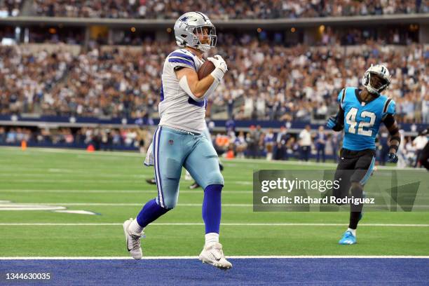 Blake Jarwin of the Dallas Cowboys catches the ball for a touchdown during the third quarter against the Carolina Panthers at AT&T Stadium on October...