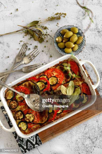 moussaka - moussaka stockfoto's en -beelden
