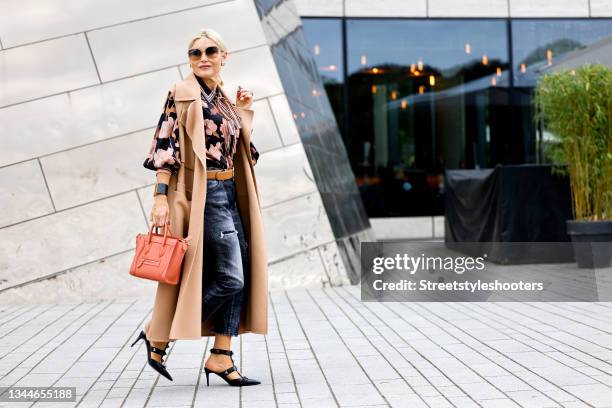 Influencer Petra Dieners , wearing a black-rose colored blouse by Zimmermann, a long beige vest by Burberry, a Jeans by Dsquared, a salmon colored...