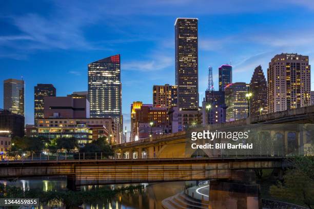 downtown houston - houston texas stockfoto's en -beelden