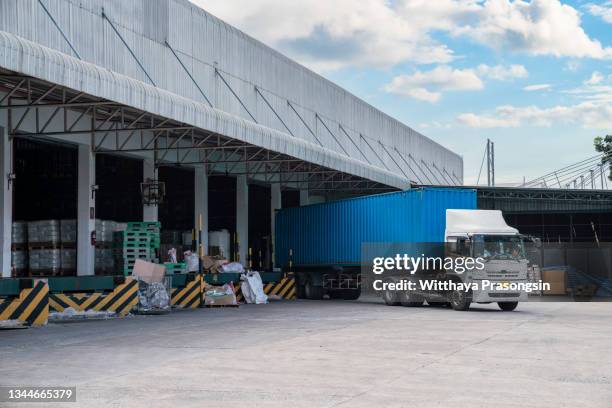 truck is carrying container is parking in front warehouse - food transportation stock pictures, royalty-free photos & images