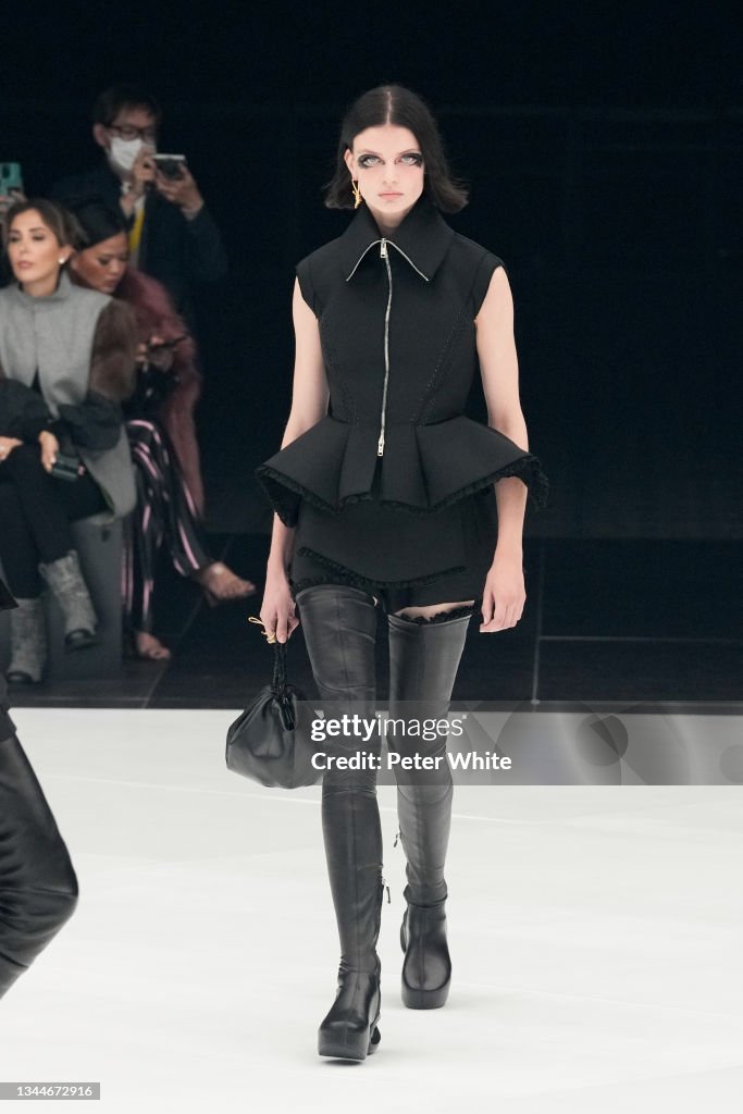 Givenchy : Runway - Paris Fashion Week - Womenswear Spring Summer 2022