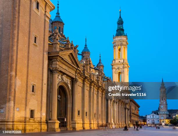 kathedrale-basilika unserer lieben frau von der säule und kathedrale des erlösers von saragossa in zaragoza, spanien - provinz sarragossa stock-fotos und bilder