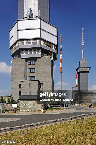 observation tower and transmitters, grosser feldberg mountain, schmitten, hesse, germany, europe - michael mucha ストックフォトと画像