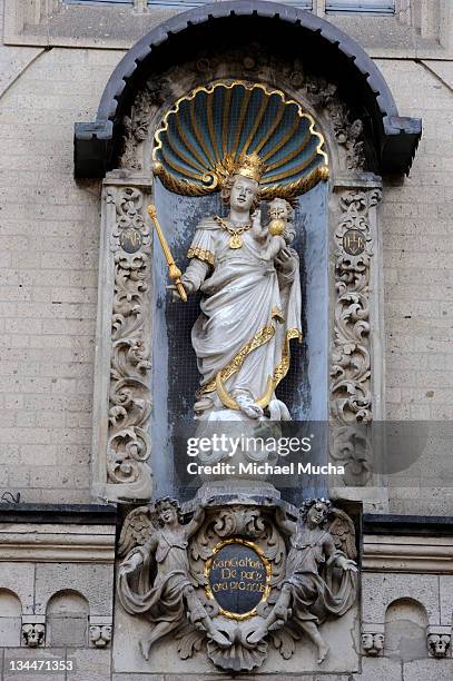 statue of the virgin mary, liebfrauenkirche, church of our lady, koblenz, rhineland-palatinate, germany, europe - michael mucha ストックフォトと画像