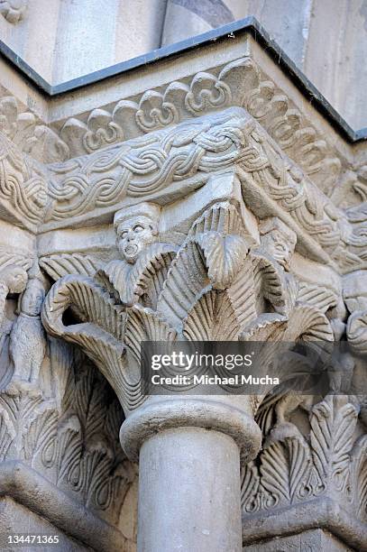 architectural sculptures on the facade of the grossmuenster church, zurich, switzerland, europe - michael mucha - fotografias e filmes do acervo