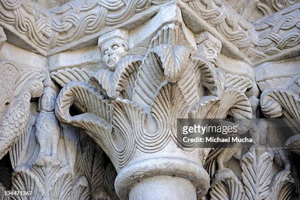 architectural sculptures on the facade of the grossmuenster church, zurich, switzerland, europe - michael mucha stock pictures, royalty-free photos & images