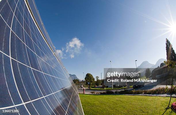 solar panels a the roundabout island, ost district, woergl, tyrol, austria, europe - zonne eiland stockfoto's en -beelden