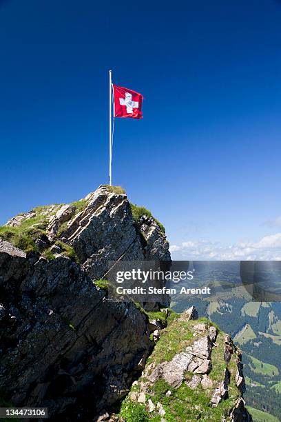 swiss flag on a mountain in the alpstein range, appenzell, switzerland, alps, europe - schweizer flagge stock-fotos und bilder