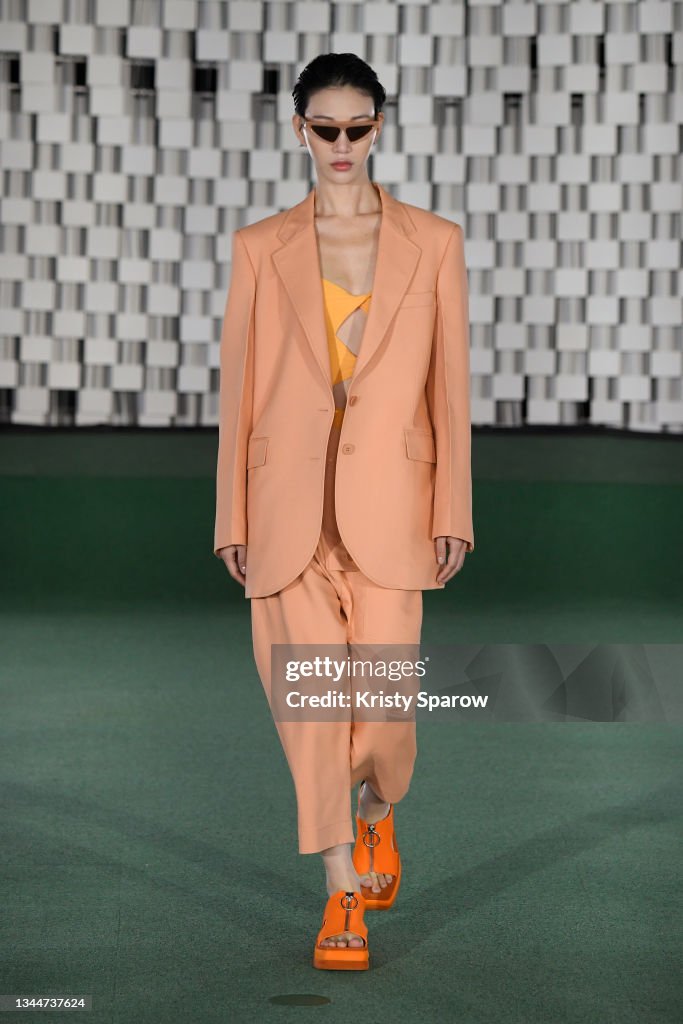 Stella Mc Cartney : Runway - Paris Fashion Week - Womenswear Spring Summer 2022