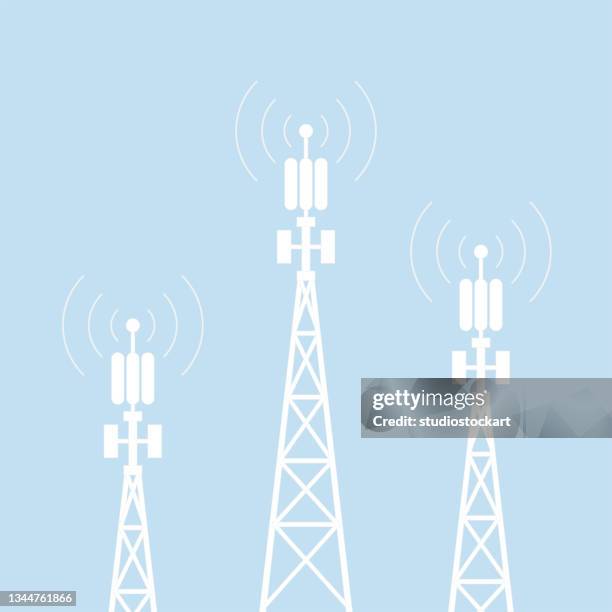 illustrations, cliparts, dessins animés et icônes de concept 5g. antenne de tour cellulaire de transmission - antennes