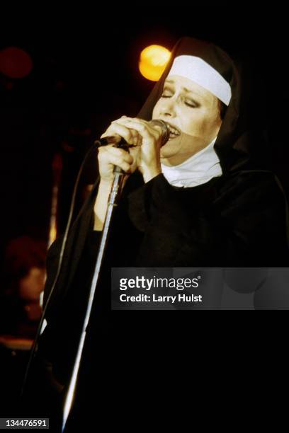 Grace Slick performs with the 'Jefferson Starship' at the Opera House in San Francisco, California on April 14, 1982.