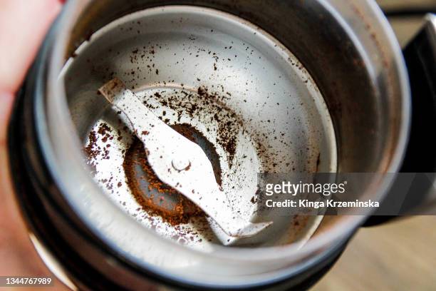 coffee grinder,  dirty - lifehack stock-fotos und bilder