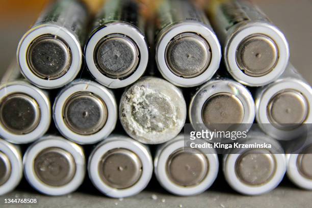 batteries - lithium ion battery stock pictures, royalty-free photos & images