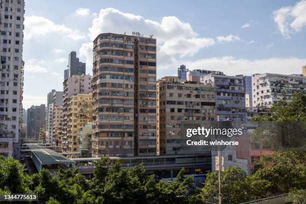 residential buildings in mong kok, kowloon, hong kong - mong kok imagens e fotografias de stock