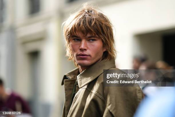 Jordan Barrett Wears A Beige Khaki Oversized Long Coat Outside News jordan-barrett-wears-a-beige-khaki-oversized-long-coat-outside-news