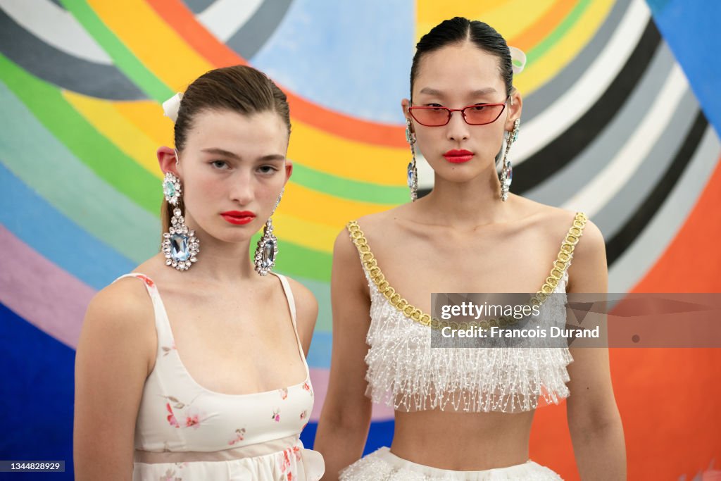 Giambattista Valli : Backstage - Paris Fashion Week - Womenswear Spring Summer 2022