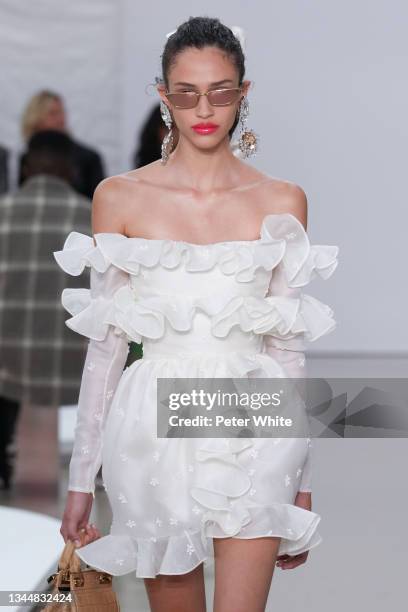 Model walks the runway during the Giambattista Valli Womenswear Spring/Summer 2022 show as part of Paris Fashion Week on October 04, 2021 in Paris,...