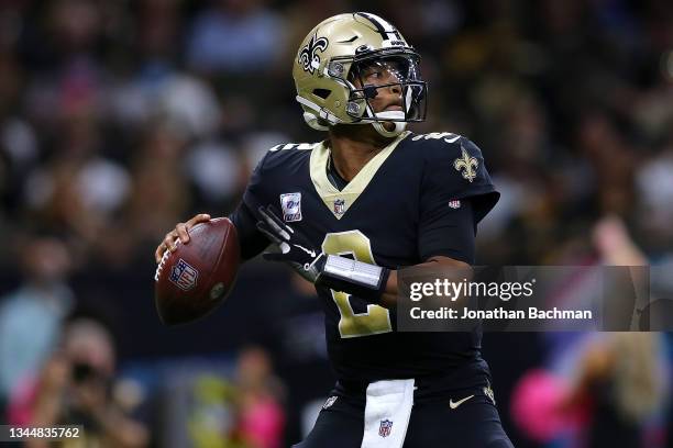 Jameis Winston of the New Orleans Saints throws the ball against the New York Giants during a game at the Caesars Superdome on October 03, 2021 in...