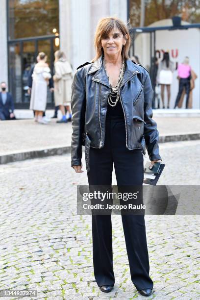 Carine Roitfeld attends the Miu Miu Womenswear Spring/Summer 2022 show as part of Paris Fashion Week on October 05, 2021 in Paris, France.