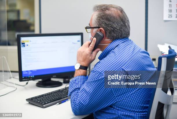 Public employee during his working day, in the office of the State Agency of the Tax Administration, the day that the Government has proposed to...