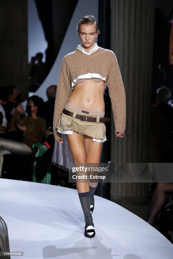 Miu Miu : Runway - Paris Fashion Week - Womenswear Spring Summer 2022