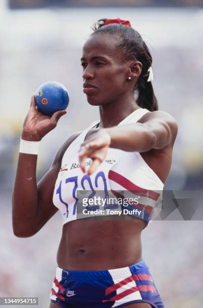 Jackie Joyner-Kersee of the United States competes in the Shot Put discipline of the Women's Heptathlon competition on 1st August 1992 during the XXV...