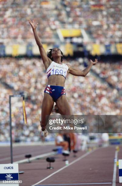 Sheila Echols of the United States competes in the Women's Long Jump competition on 7th August 1992 during the XXV Summer Olympic Games at the...