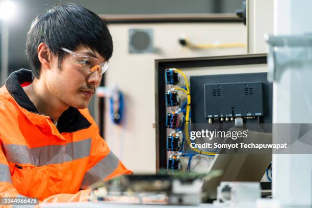 Input Output Machine Photos and Premium High Res Pictures - Getty Images