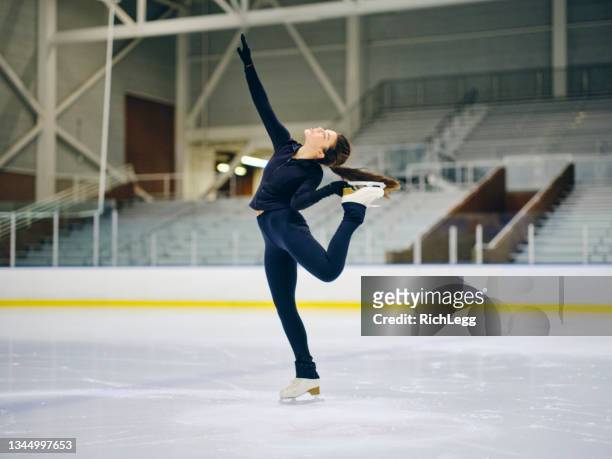 figure skater in training - figure skating photos 個照片及圖片檔