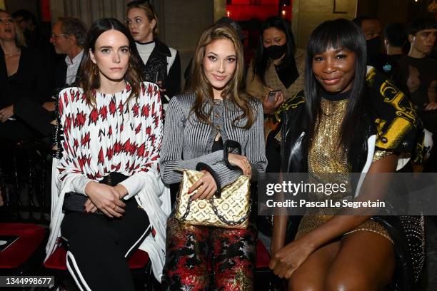 ɴᴏᴛ ᴀʟɪᴄɪᴀ ᴠɪᴋᴀɴᴅᴇʀ ⊛ on X: Ana de Armas and Alicia Vikander attending the  Louis Vuitton show at Paris Fashion Week.  / X
