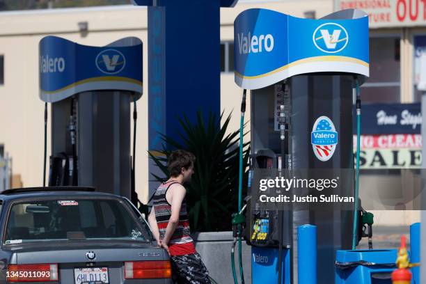 Fuel Rack Valero 337 Valero Station Photos & High Res Pictures - Getty Images