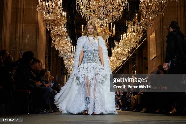 Model walks the runway during the Louis Vuitton Womenswear Spring/Summer 2022 show as part of Paris Fashion Week on October 05, 2021 in Paris, France.