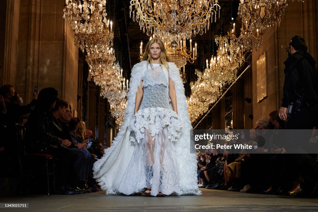 Louis Vuitton : Runway - Paris Fashion Week - Womenswear Spring Summer 2022