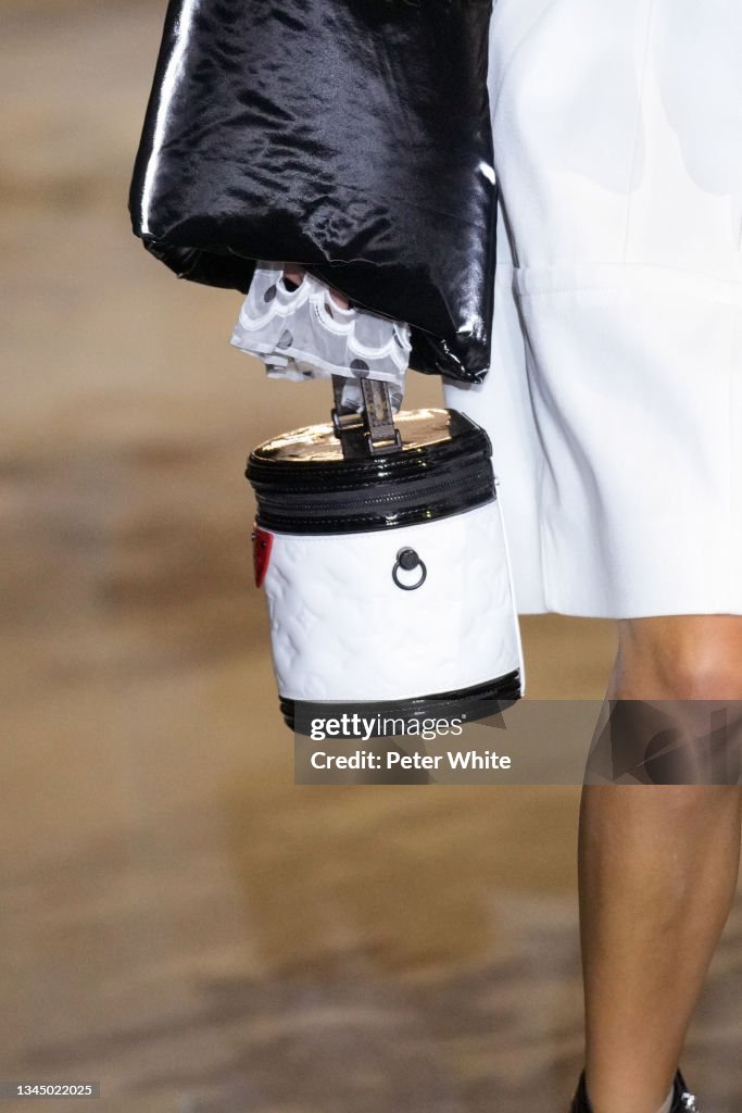 Louis Vuitton : Runway - Paris Fashion Week - Womenswear Spring Summer 2022