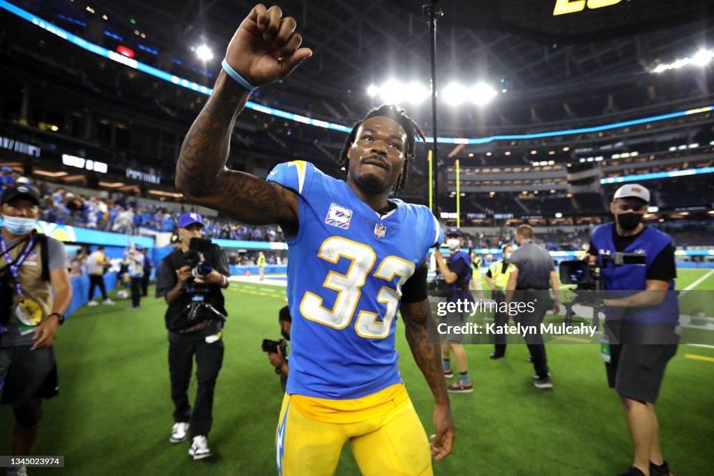 Las Vegas Raiders v Los Angeles Chargers